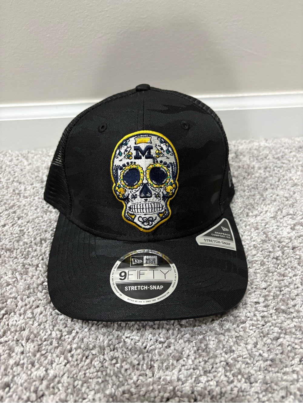 New Era Black 'Sugar Skull' Mesh university of Michigan snapback hat